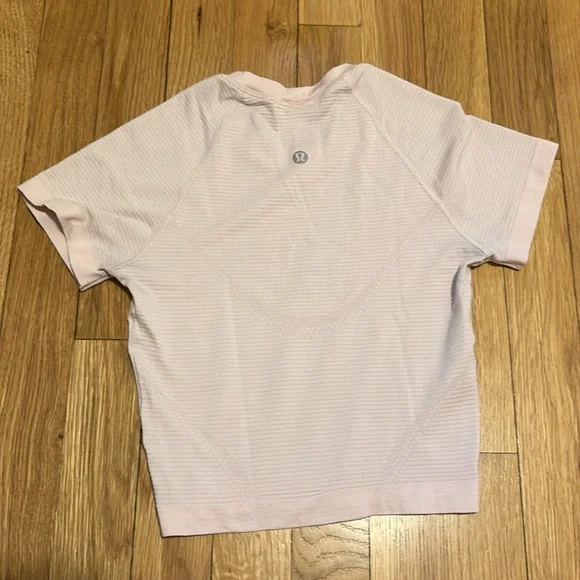 Lululemon Swiftly Tech Shirt, size 2 - Picture 2 of 2